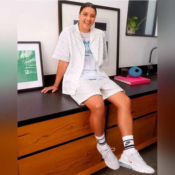 Nike Sportswear Swoosh Print Shorts Women's Size Large Style DV7932-133 NEW! - Picture 6 of 17